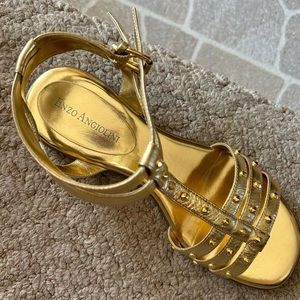 Enzo Angiolini gold gladiator sandals. Worn once! Size 7